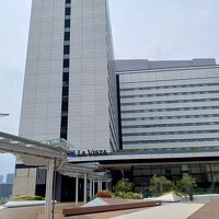 市場駅から見たホテル。