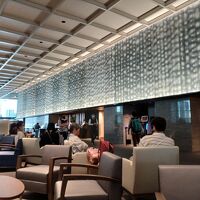 ロビー。まるで空港のチェックインカウンターみたいでした。