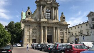 大統領官邸の隣