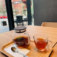 ドライフルーツ3種の入ったティーが頂けます。