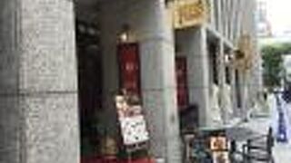 三井住友銀行・大阪本店のすぐ横・。