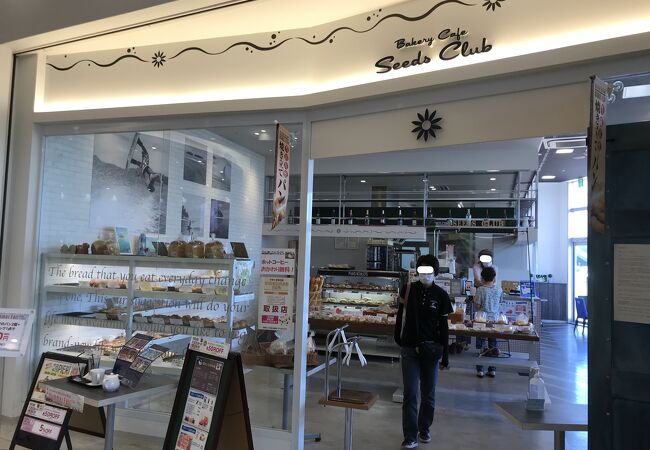 ベーカリー カフェ シーズ クラブ ピエリ守山店