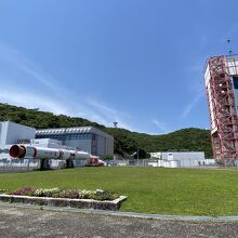 ロケット打ち上げ台、M-V型ロケット実物大模型