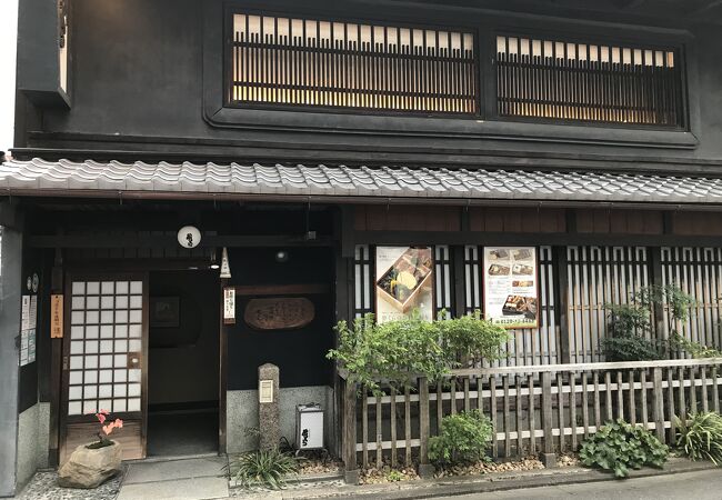 京町家の佇まいで風情のある焼鳥屋