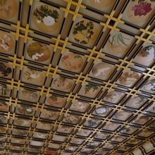 傘松閣　絵天井が素晴らしい