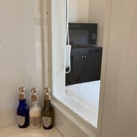 バスルームからの謎の小窓