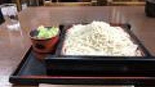 更科で真っ白な蕎麦