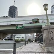 「今橋通り」の起点になっている橋で東横堀川にかかっています