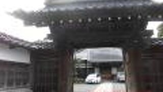 寺町寺院群にあるドウダンツツジで有名な日蓮宗のお寺です