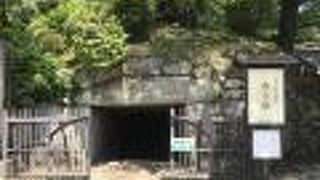 安倍文殊院境内の美しい古墳