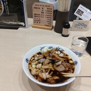 もの凄い濃い味の名物ブラックラーメンを食す！