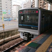 各駅停車は6両編成