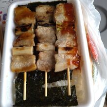 ご飯の上に海苔と豚肉とシンプル