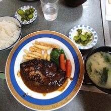 一番人気のハンバーグ定食　