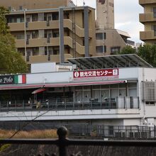 甲突川沿いにある鹿児島市観光交流センター