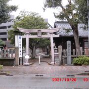 本務神社である佐奇神社の宮司が平岡野神社の宮司を兼務している