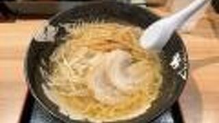 新千歳空港内の北海道ラーメン道場にあるお店。　朝から営業してて助かりました!