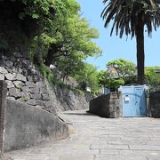 旧居留地時代につくられた石畳の坂道