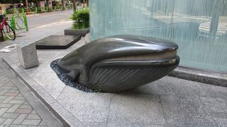 ポンと道路から出ている感じが奇妙でした