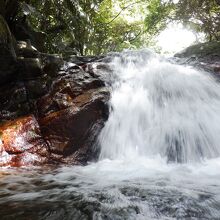 それほど深くない