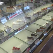 洋菓子系のケーキも人気があります