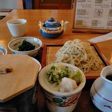 たつ吉ざる1400円。