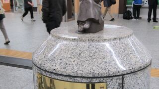 少女らしさが感じられる像