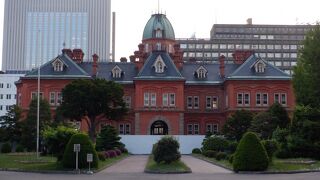 札幌駅から近い場所にあった赤レンガ庁舎でした。