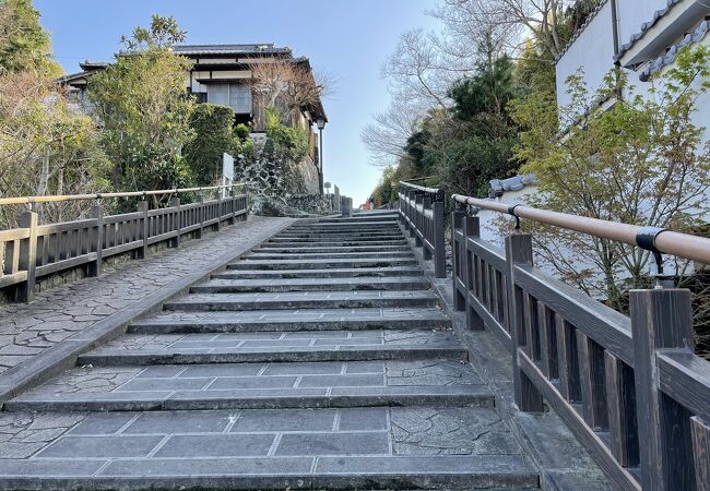 酢屋の坂と一対です