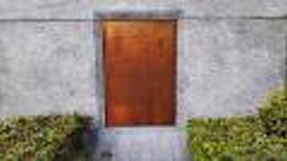 レトロなビルがある