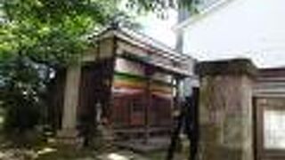 白山駅の近くにある小さなお寺です。