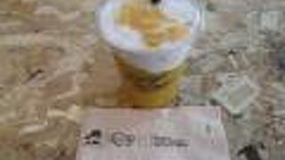 マンゴースムージーをテイクアウト