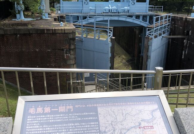 頻発した大川の水害から大阪を守った明治時代の土木関連遺産です。