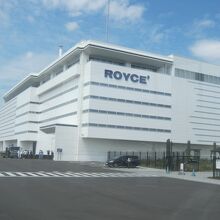 新しい直売店が１Fに入っている建物の様子