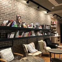 静かなラウンジ