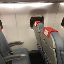 窓と座席の位置関係だけは残念…