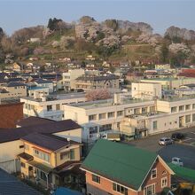 お部屋から見た釣山公園や市街地の眺め