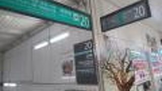 新宿を通ります