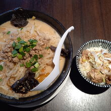 みそラーメン780円にご飯もの(ハラミ飯)100円