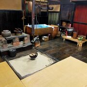 奈良井宿の櫛問屋で、当時の暮らしを垣間見る