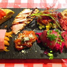 前菜盛り合わせ　￥2,980のコース