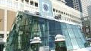 （再訪）ガラス張りの吹き抜けドームがユニーク