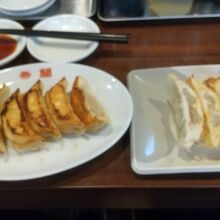 違う店の料理が一度に楽しめる