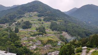 集落を見るには対面の展望台から