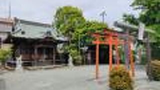 本殿に彫られた狐