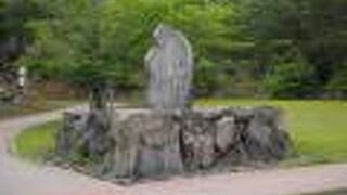 道路から少し高台