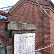 奈良線の稲荷駅にある百年以上前の遺構