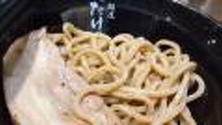 麺が生きてるような食感