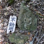 壷阪寺も名刹だが，その先奥の院の五百羅漢も必見