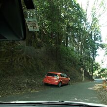 少し上って奥の院　県道119号線と269号線の分かれ道